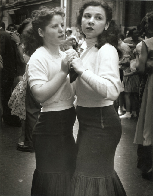 Robert Doisneau - La Bal (Belles at Bastille Day Ball) Robert Doisneau - La Bal (Belles at Bastille Day Ball)