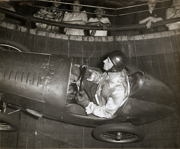Jean Prével - Wall of Death (Vasquez in Racing Car) Jean Prével - Wall of Death (Vasquez in Racing Car)