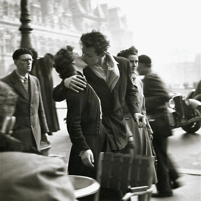 Robert Doisneau - Le Baiser (The Kiss), Hotel de Ville, Paris