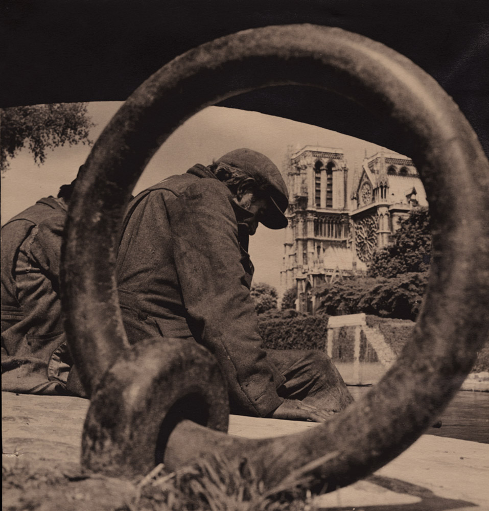 Albert Monier - Sous les Ponts de Paris (Clochards and Ring for Tying up Barges along the Seine near Notre Dame) Albert Monier - Sous les Ponts de Paris (Clochards and Ring for Tying up Barges along the Seine near Notre Dame)