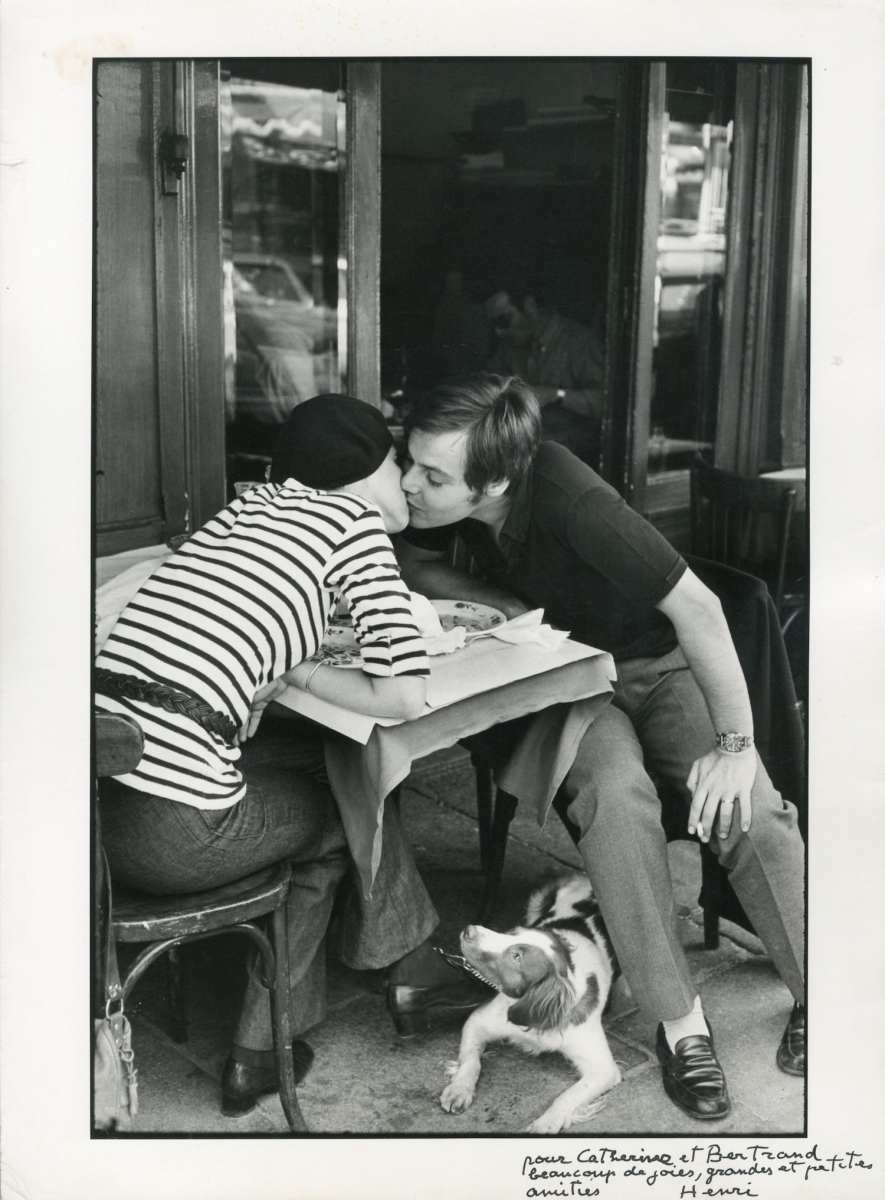 Henri Cartier-Bresson - Baiser, Boulevard Diderot, Paris Henri Cartier-Bresson - Baiser, Boulevard Diderot, Paris