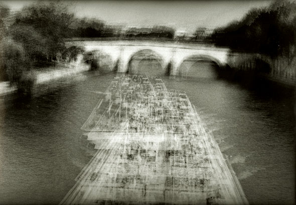 Christophe (Krzysztof) Pruszkowski - Paris, Le Bateau Mouche (Photosynthese)