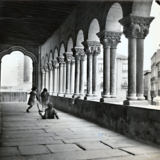 Fritz Henle - Children Playing in Cloisters in Segovia, Spain