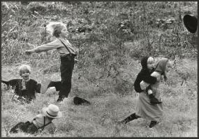 Barry Thumma - As Free as the Wind (Amish Children Playing in Field)