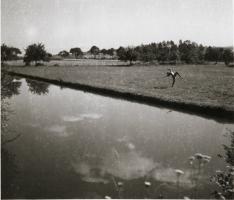 Jacques-Henri Lartigue - Huguette Sabouret au Ch�teau des Essarts, Veyvialle, France