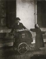 Jean-Eugene-Auguste Atget - Joueur d'Orgue (Organ-Grinder and Girl)