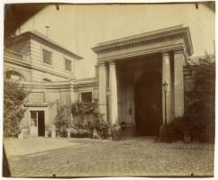 Jean-Eugene-Auguste Atget - Entr�e Bureaux, Paris