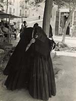 Todd Webb - Women Whispering near the Marketplace, Ibiza, Spain