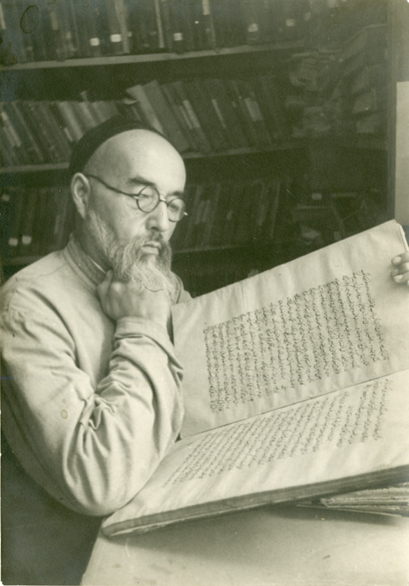 Max Penson - Uzbek Scholar Reading the Koran