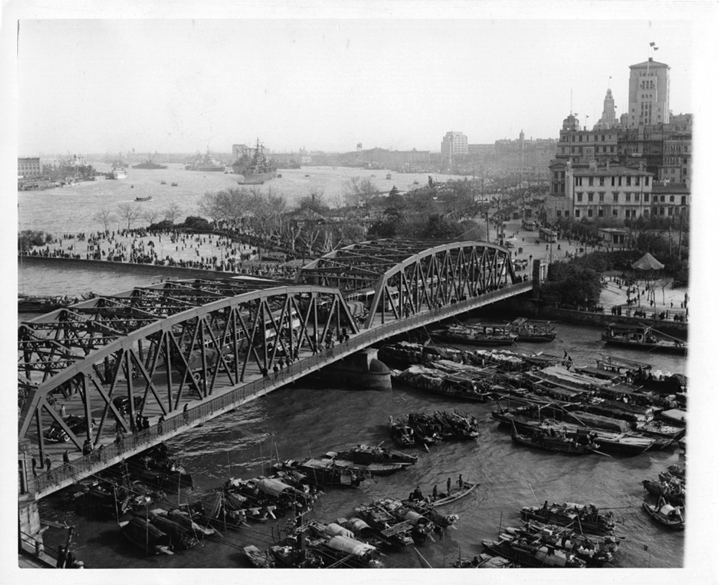 Arthur Rothstein - Garden Bridge, Shanghai, China Arthur Rothstein - Garden Bridge, Shanghai, China
