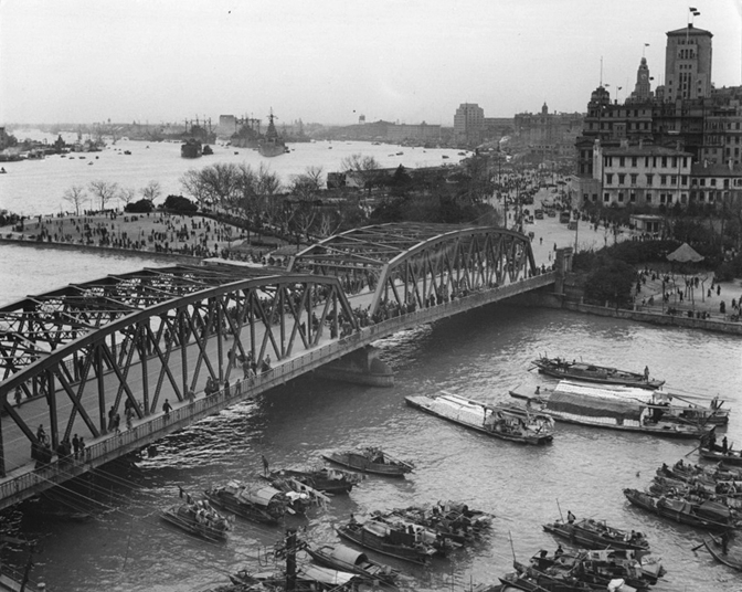 Arthur Rothstein - Garden Bridge, Shanghai, China Arthur Rothstein - Garden Bridge, Shanghai, China