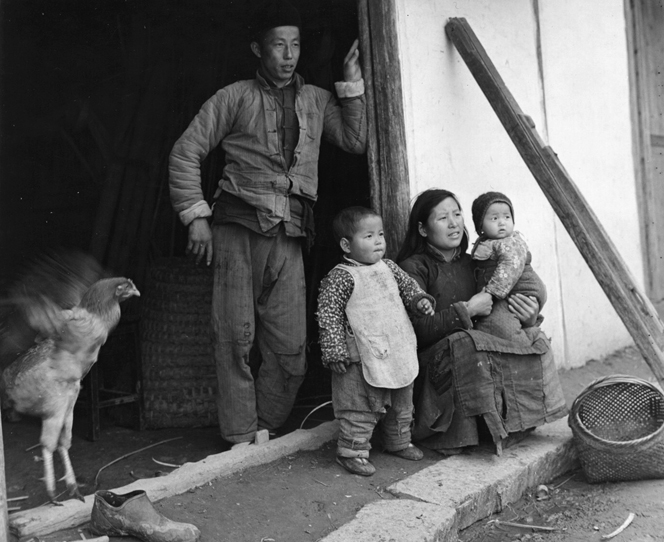 Arthur Rothstein - Farm Family, Hungjao, China Arthur Rothstein - Farm Family, Hungjao, China