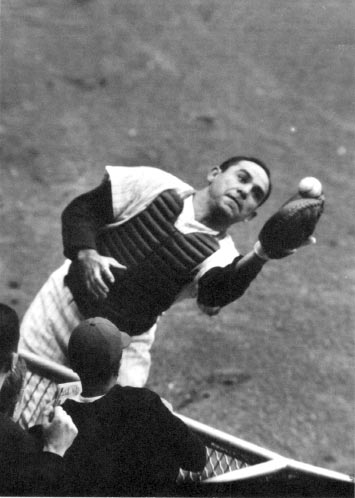 Frank Hurley - Yogi Berra Drops the Ball, One Day Before His 148 Errorless Record