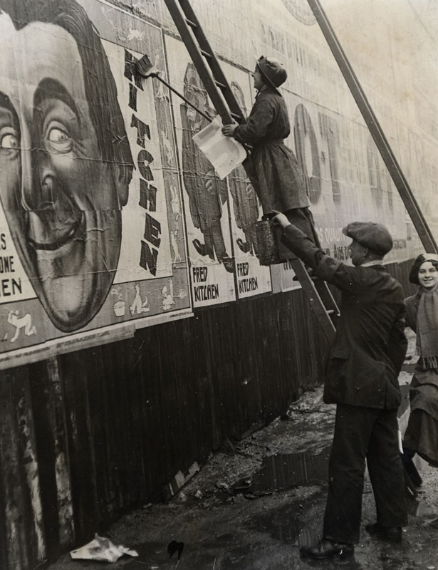 Alfieri Picture Service - Putting up Posters, World War I, England