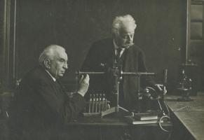 Anonymous - Portrait of Auguste (1862-1954) and Louis (1864-1948) Lumi�re