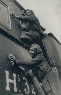 Max Penson - Women Polishing Locomotive