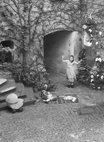 In the Old Yard, Prague