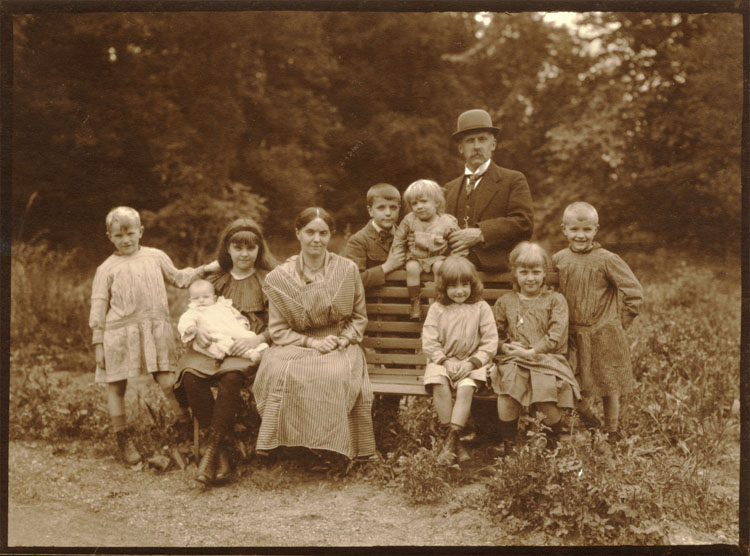 Leonard Misonne - Self Portrait of Leonard Misonne and His Family