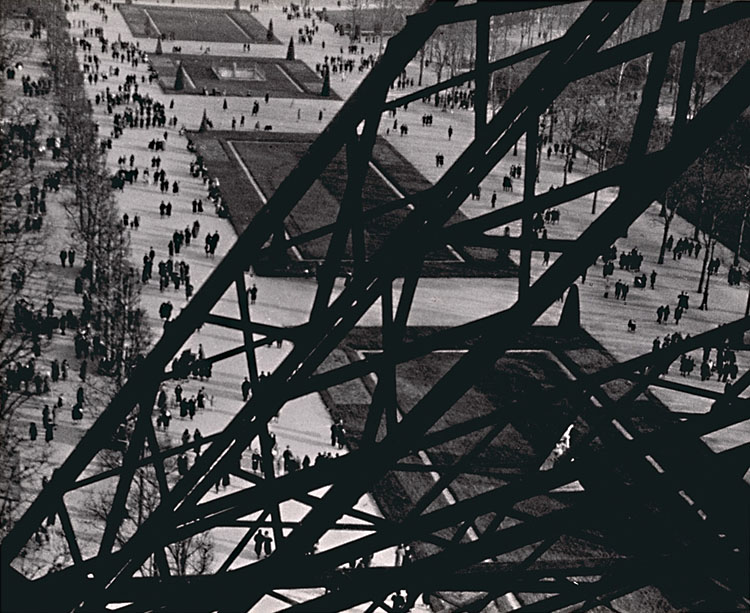 Ilse Bing - Champ de Mars, Vu de la Tour Eiffel