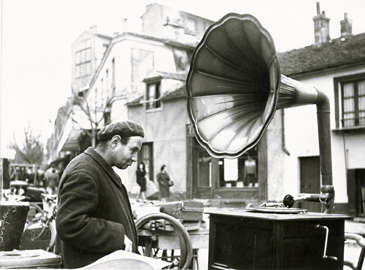 Robert Doisneau - Man and Phonograph at the Flea Market (Marché aux puces du Kremlin Bicêtre)