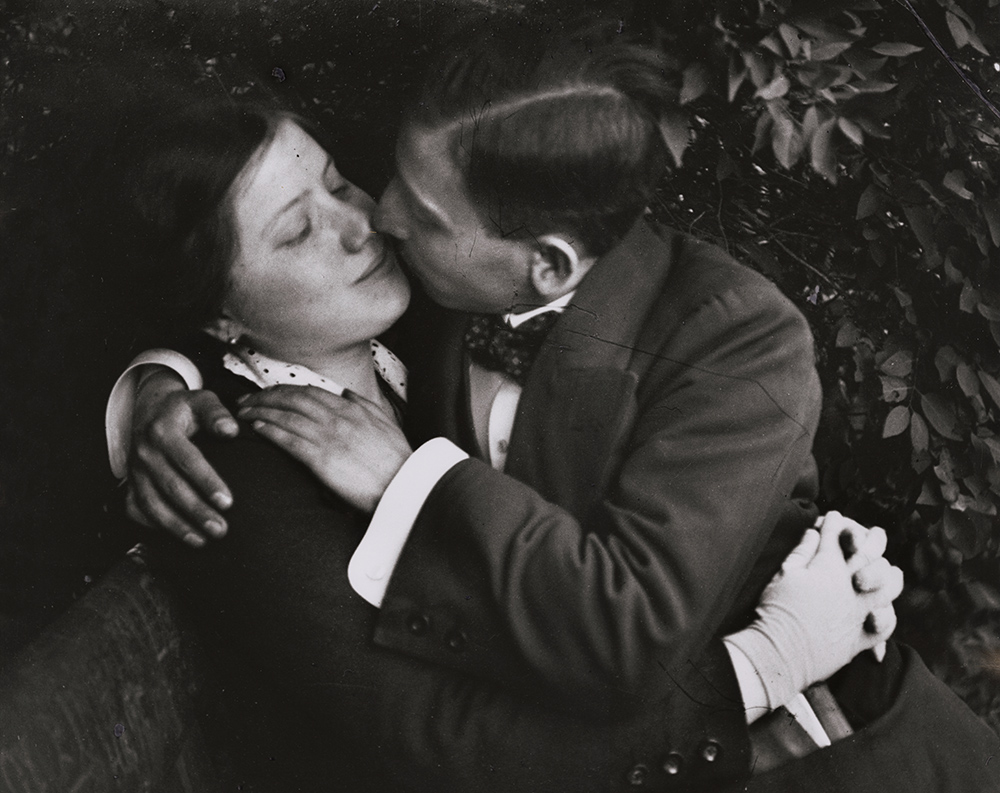 André Kertész - Lovers or Kiss, Budapest André Kertész - Lovers or Kiss, Budapest