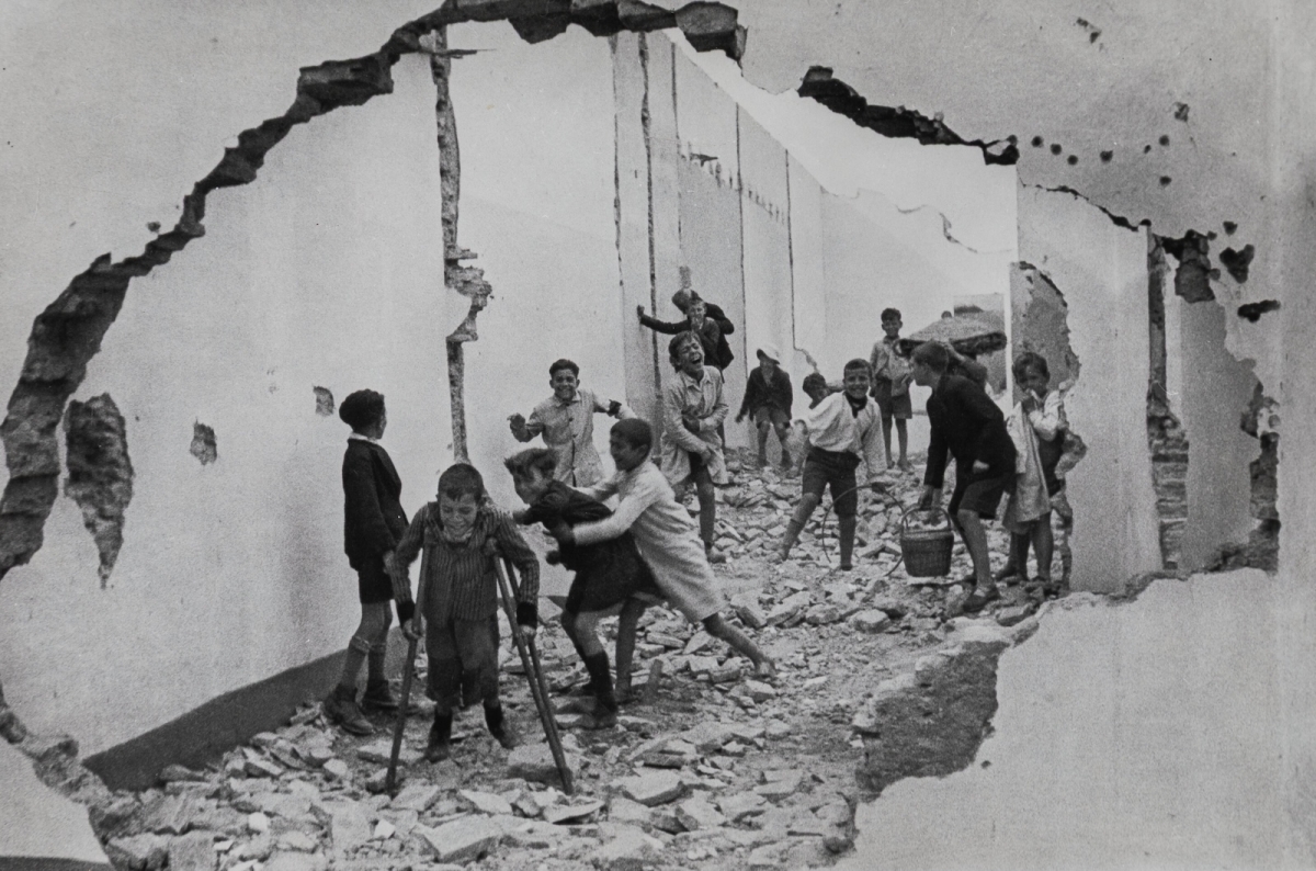 Henri Cartier-Bresson - Children Playing in Ruins, Seville, Spain