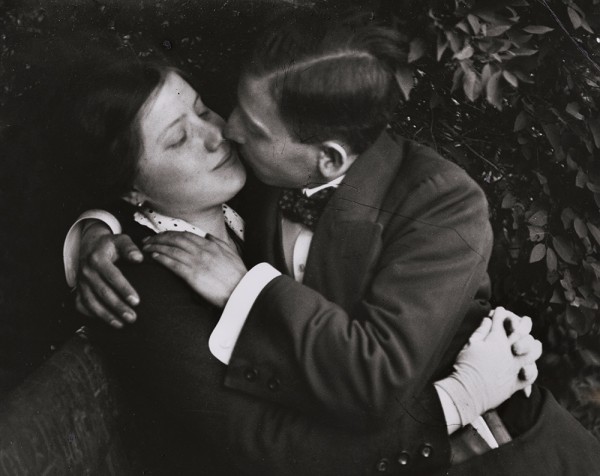 André Kertész: Lovers or Kiss, Budapest, 1915/1963 (Copyright and courtesy of the Estate of André Kertész) André Kertész: Lovers or Kiss, Budapest, 1915/1963 (Copyright and courtesy of the Estate of André Kertész)