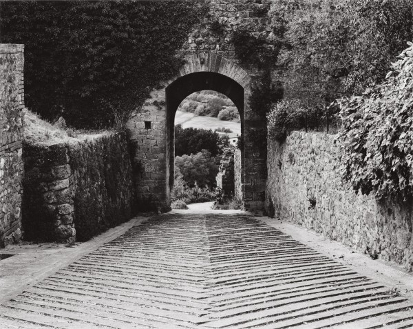 Paula Chamlee: Monteriggioni, Tuscany, 2000. Silver chloride contact print, 8 x 10 in. (203 x 254 mm), 2000/2000, on original mount. 16749.