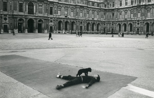 Robert Doisneau: La Cour Carrée du Louvre, Paris. Silver print, 8-5/8 x 13-9/16 in. (220 x 345 mm), 1969/1980s, unmounted. Ref.#16810.