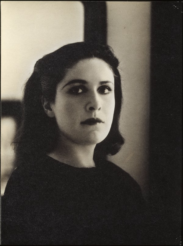 Rogi André, Dora Maar, about 1937. Collection Centre Pompidou, Paris, Musée national d’art moderne.  Copyright de l’œuvre ©droits réservés. Photo credit ©Centre Pompidou, MNAM-CCI/Georges Meguerditchian/Dist. RMN-GP.