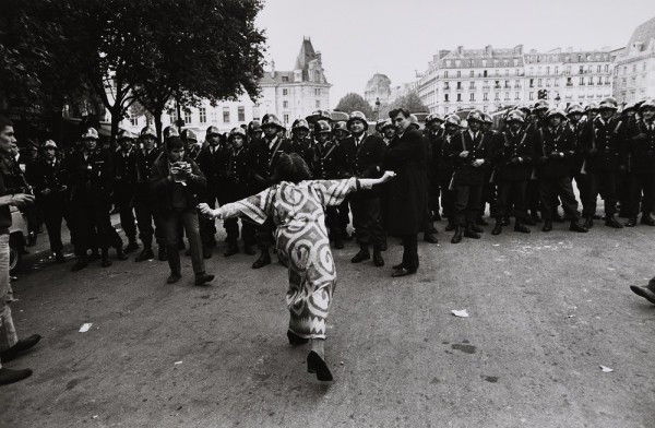 Claude Dityvon, Place Saint-Michel, 23 Mai 1968, estimate: 800-1 000 €. Claude Dityvon, Place Saint-Michel, 23 Mai 1968, estimate: 800-1 000 €.