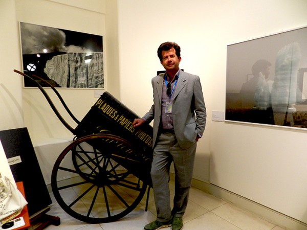 Roland Belgrave with photographer's cart. (Photo by Michael Diemar) Roland Belgrave with photographer's cart. (Photo by Michael Diemar)