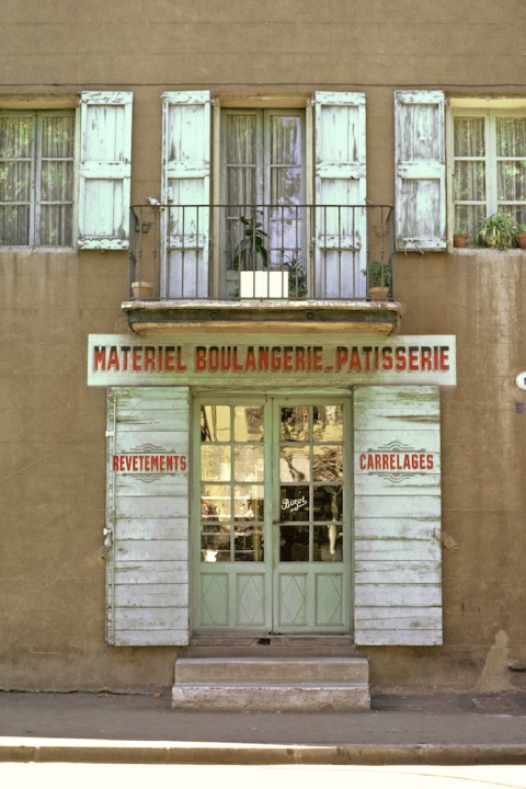 Philippe Garner. MATERIEL BOULANGERIE-PATISSERIE, AIX-EN-PROVENCE, 1972. (Courtesy of Philippe Garner/Hamiltons Gallery)