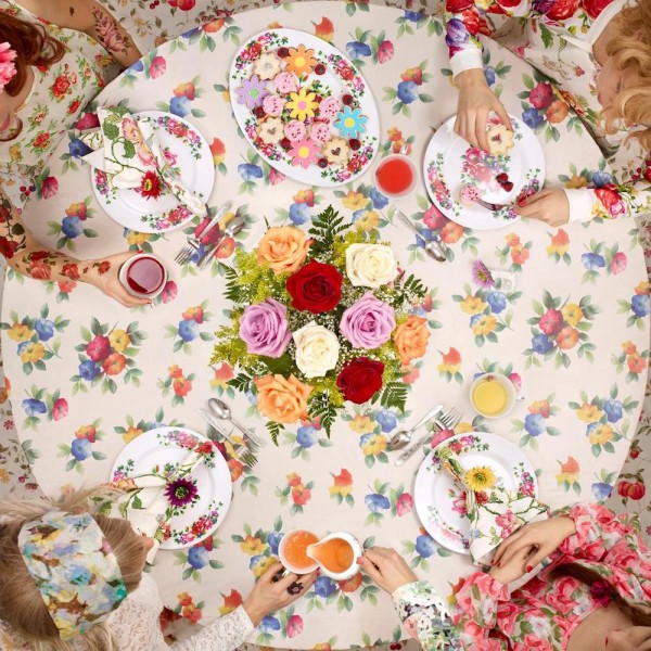 Margeaux Walter: In Bloom, 2015, digital chromogenic print (courtesy of the artist and the Photo Review)