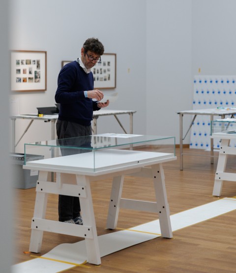 Hans working on the installation. (Credit : Rijksmuseum/Kelly Schenk)