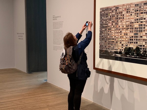 Snapping a Gursky (1993 photograph of an apartment block in Montparnasse).